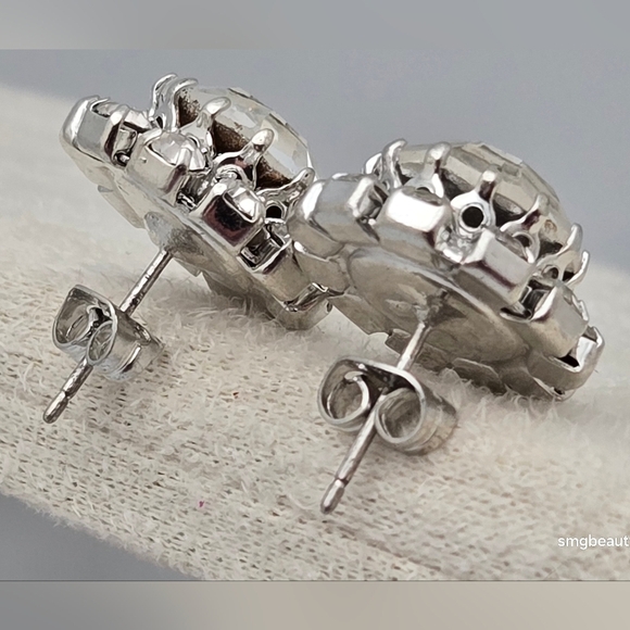 Vintage Crystal Stud Earrings Large Round & Clear Accent Stones 3/4” Bridal - Picture 5 of 9